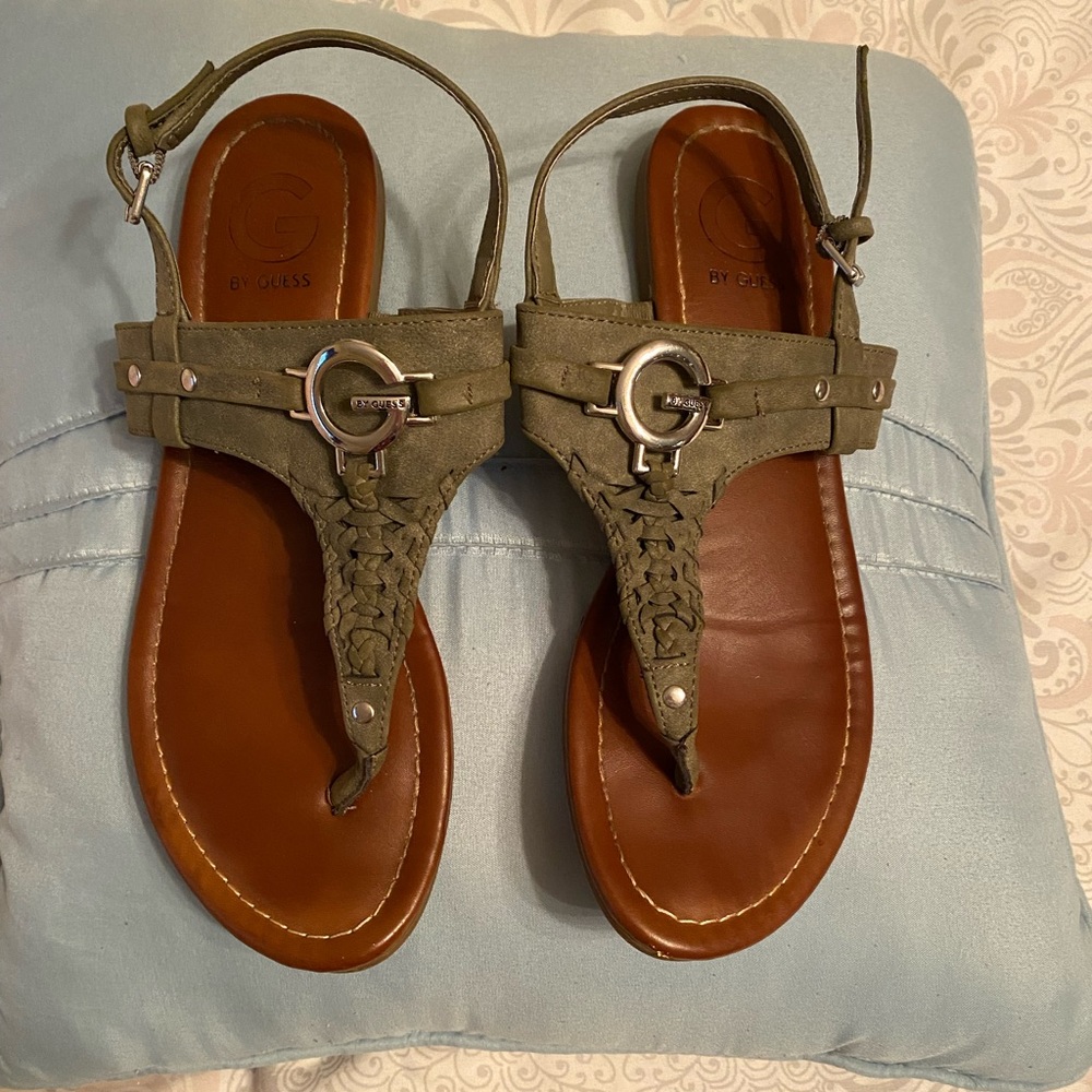 EUC Guess Woman’s Sandals Sz 8